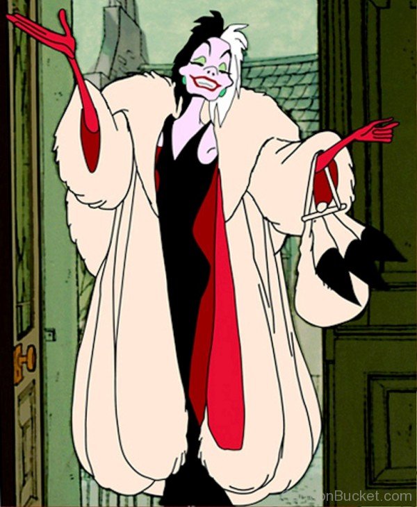 Cruella Smiling-hg317