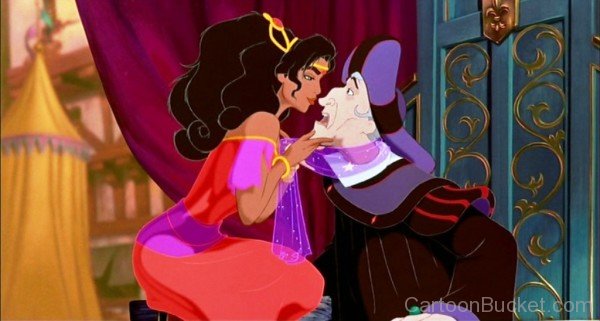 Esmeralda Looking At Frollo-ty423