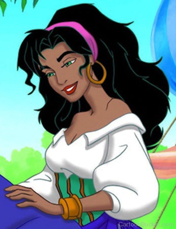 Esmeralda Smiling-ty429