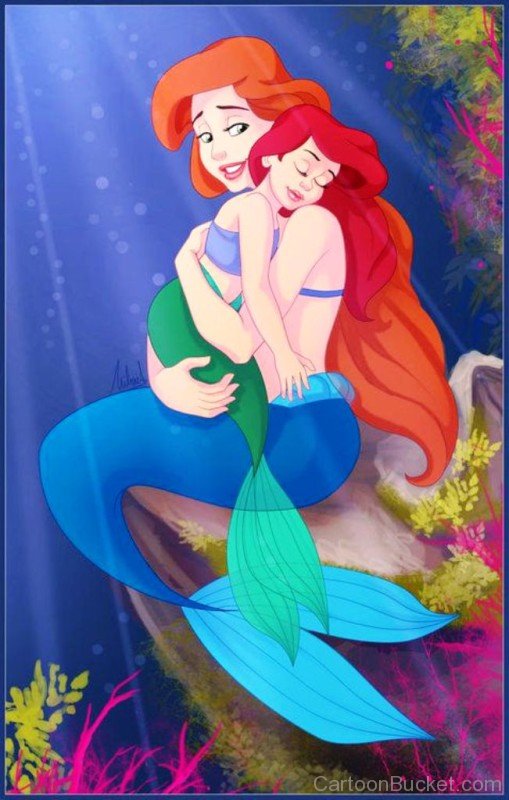 Queen Athena Hugging Ariel-bytr527