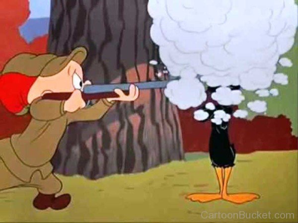 Elmer Fudd Shooting Daffy-ngo9031